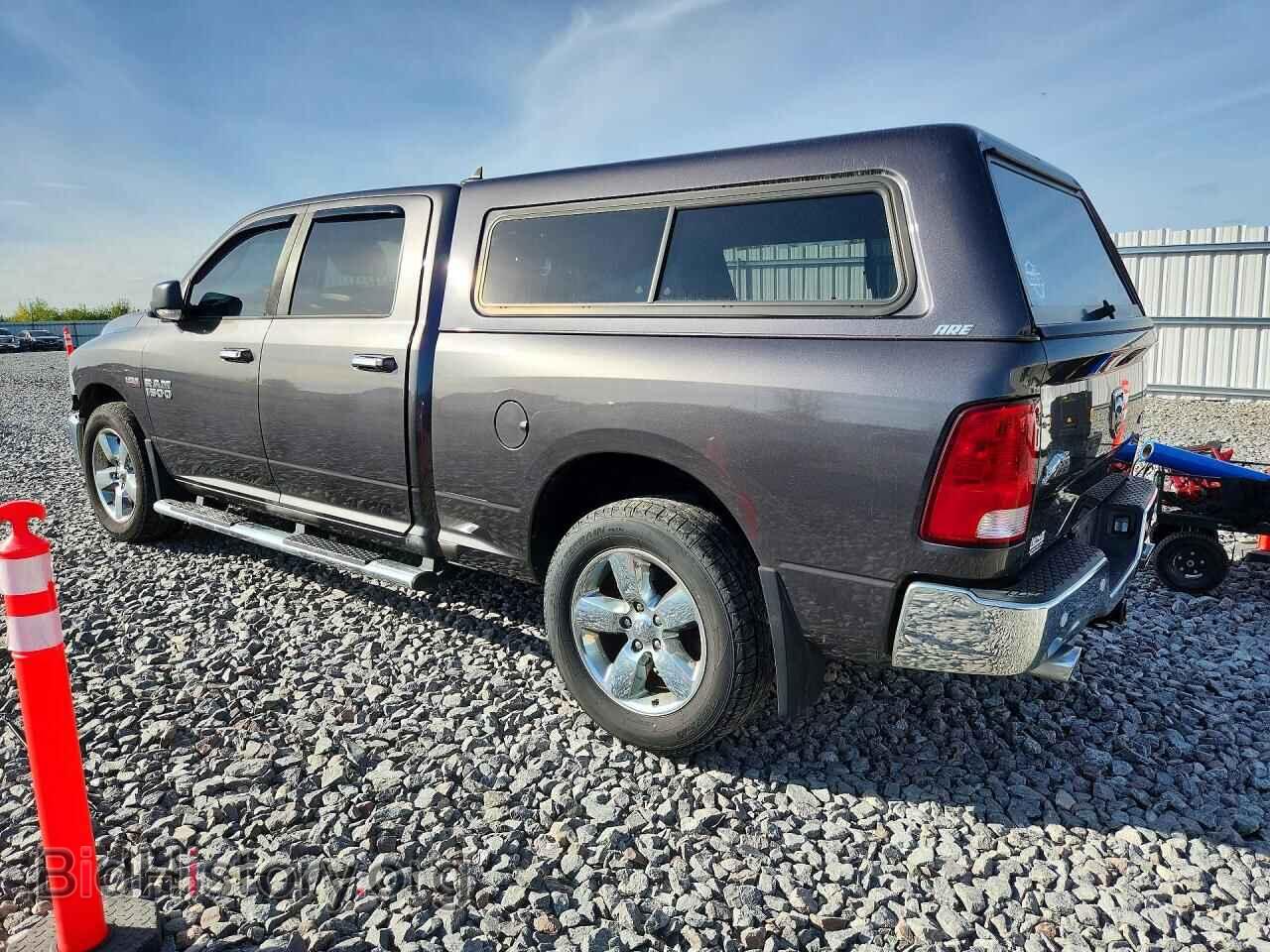 2015 RAM 1500 - VIN: 1C6RR7TT1FS761491 - Photo 2