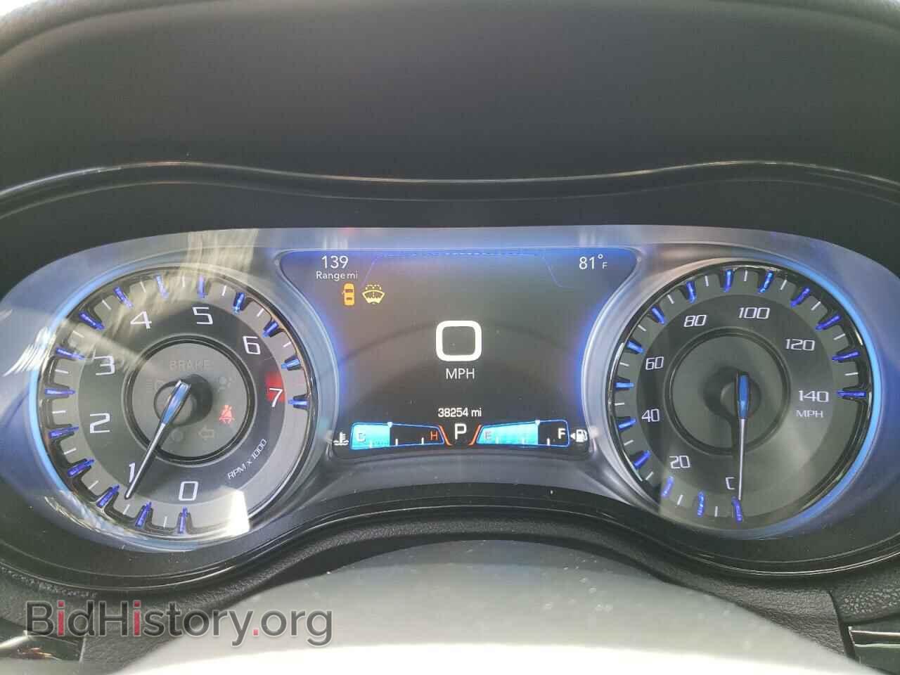 2017 CHRYSLER 300 - VIN: 2C3CCABG7HH593744 - Фото 9