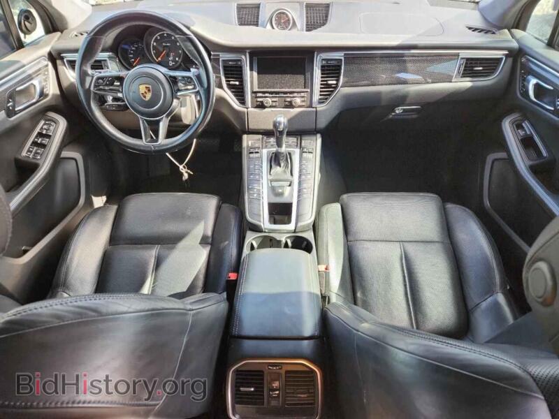 2016 Porsche MACAN (VIN WP1AF2A58GLB93854) — photo 8 of 13