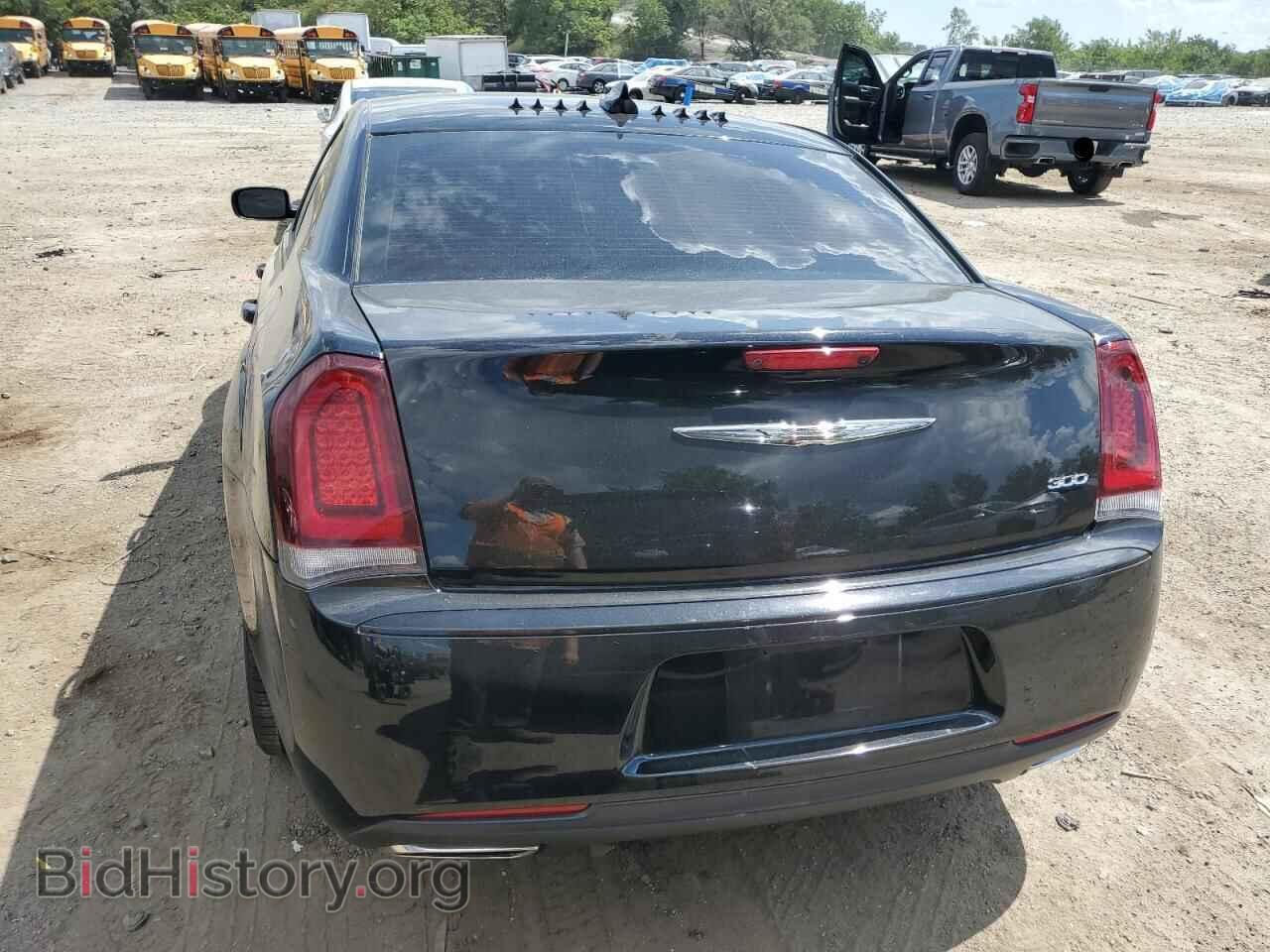 2019 CHRYSLER 300 - VIN: 2C3CCAAG7KH636990 - Фото 6