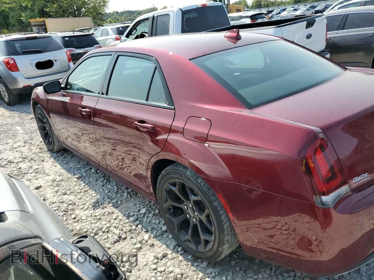 2019 CHRYSLER 300 - VIN: 2C3CCABG5KH682896 - Фото 2