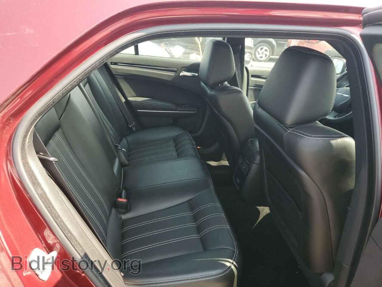 2019 CHRYSLER 300 - VIN: 2C3CCABG5KH682896 - Фото 10