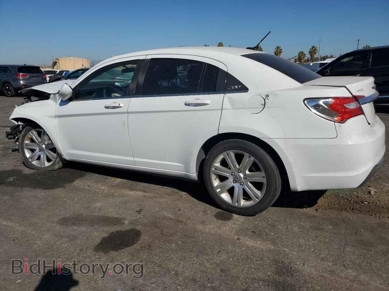 2013 CHRYSLER 200 - VIN: 1C3CCBAB9DN647218 - Фото 2