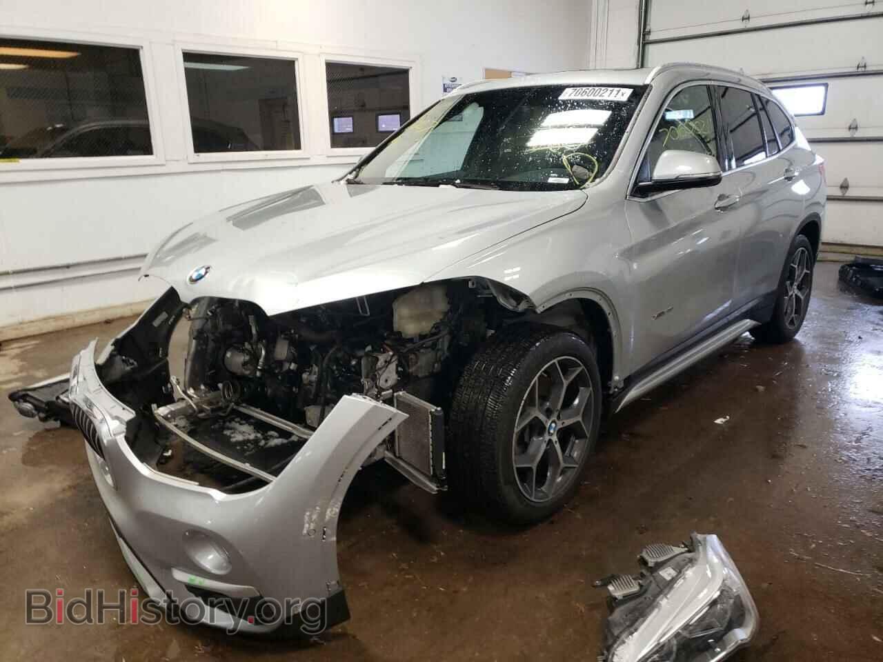 2016 BMW X1 - VIN: WBXHT3C35G5E52403 - Фото 2