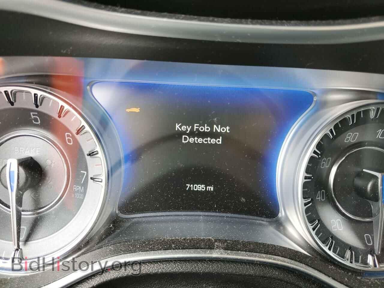 2019 CHRYSLER 300 - VIN: 2C3CCAAG6KH610347 - Фото 9