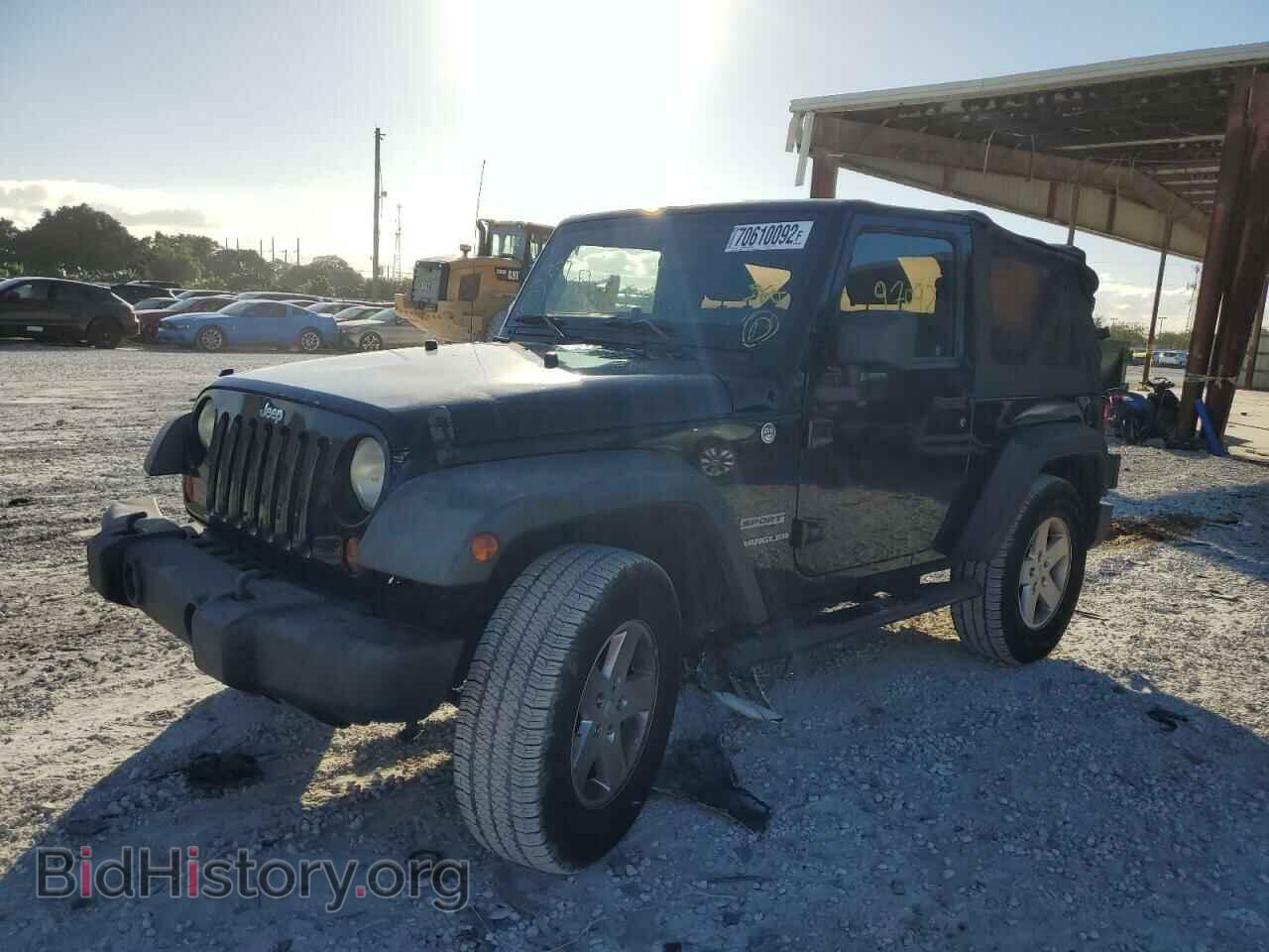 Photo 1J4AA2D10BL608614 - JEEP WRANGLER 2011
