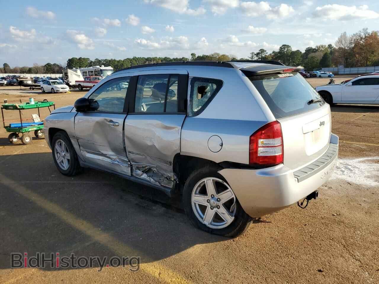 2010 JEEP COMPASS - VIN: 1J4NT4FA3AD555792 - Photo 2