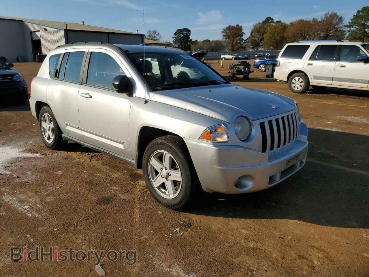 2010 JEEP COMPASS - VIN: 1J4NT4FA3AD555792 - Photo 4