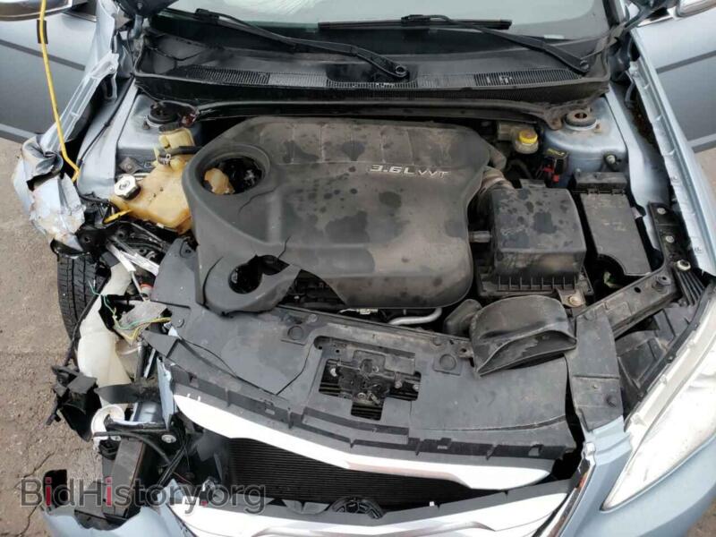 2013 Chrysler 200 (VIN 1C3CCBCG4DN522135) — фото 7 из 10
