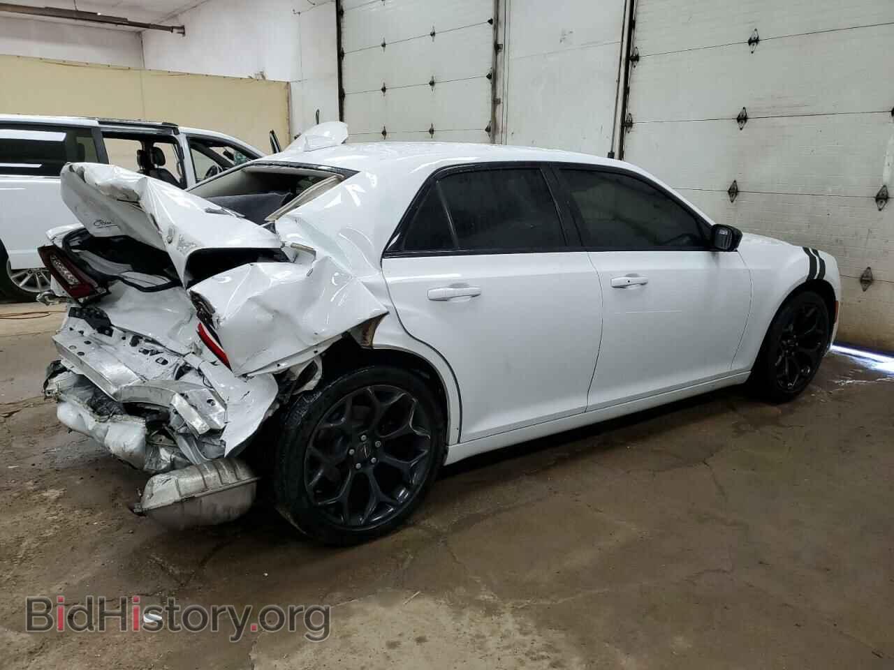 2019 CHRYSLER 300 - VIN: 2C3CCAAG9KH727291 - Фото 3