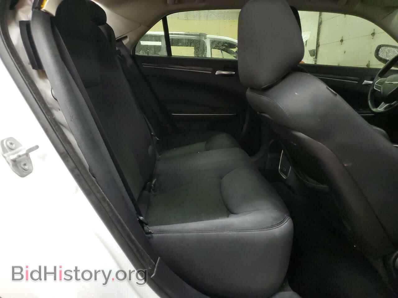 2019 CHRYSLER 300 - VIN: 2C3CCAAG9KH727291 - Фото 10