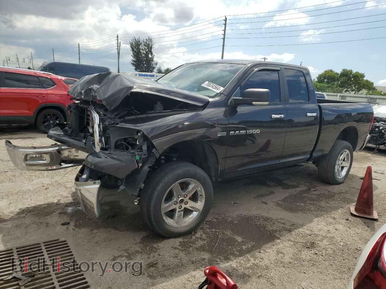 Photo 1D7RV1GT3BS604573 - DODGE All Models 2011