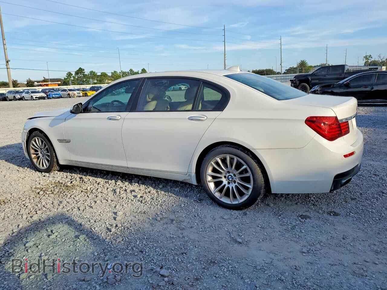 2013 BMW 7 SERIES - VIN: WBAYE8C52DD133784 - Фото 2
