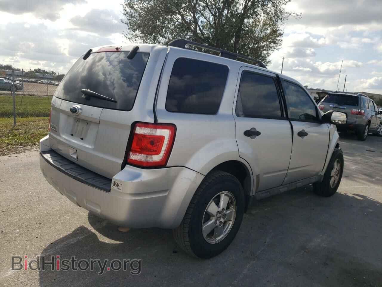 2011 FORD ESCAPE - VIN: 1FMCU0D76BKA43379 - Фото 3