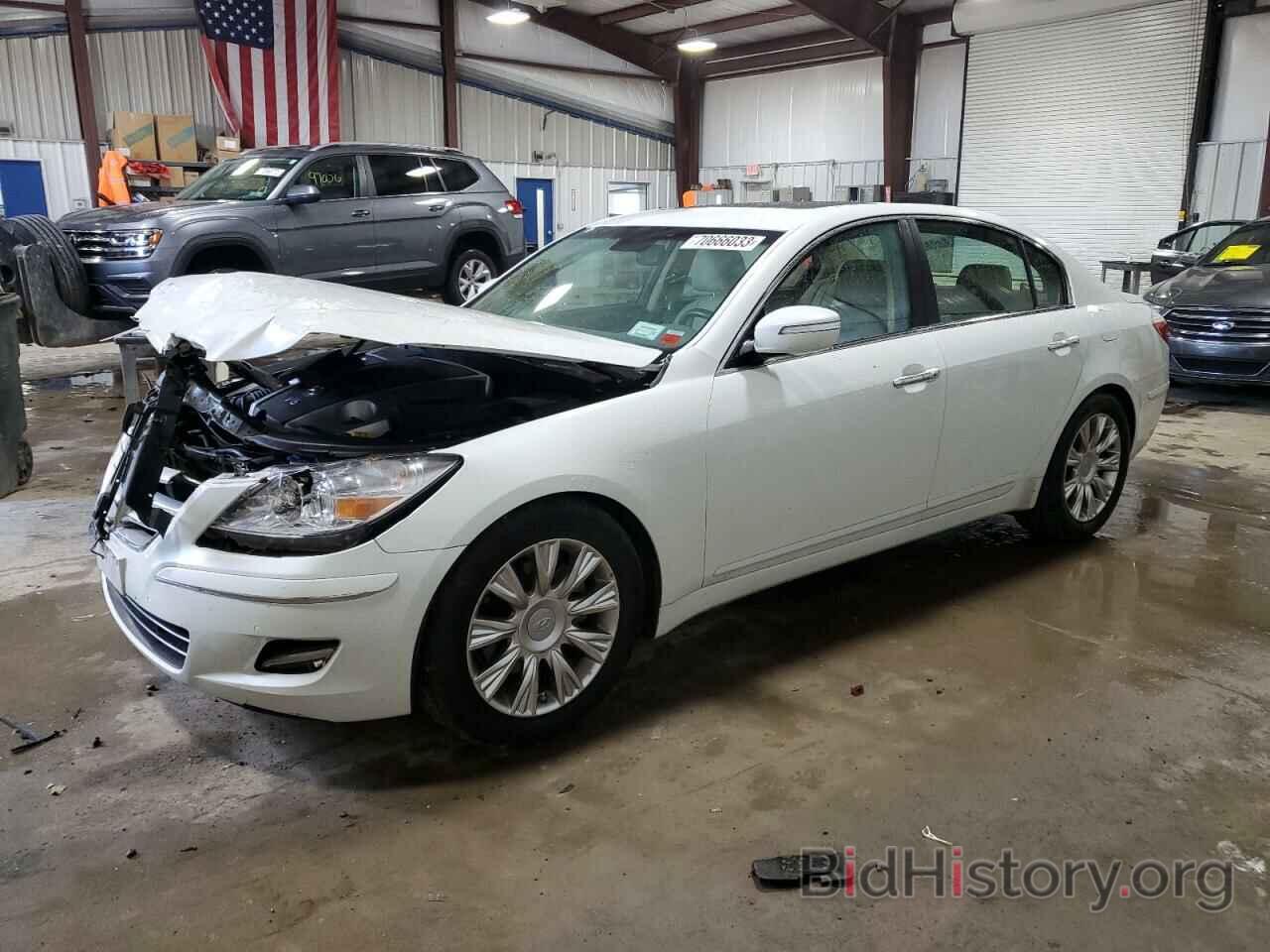 Photo KMHGC46E39U033561 - HYUNDAI GENESIS 2009