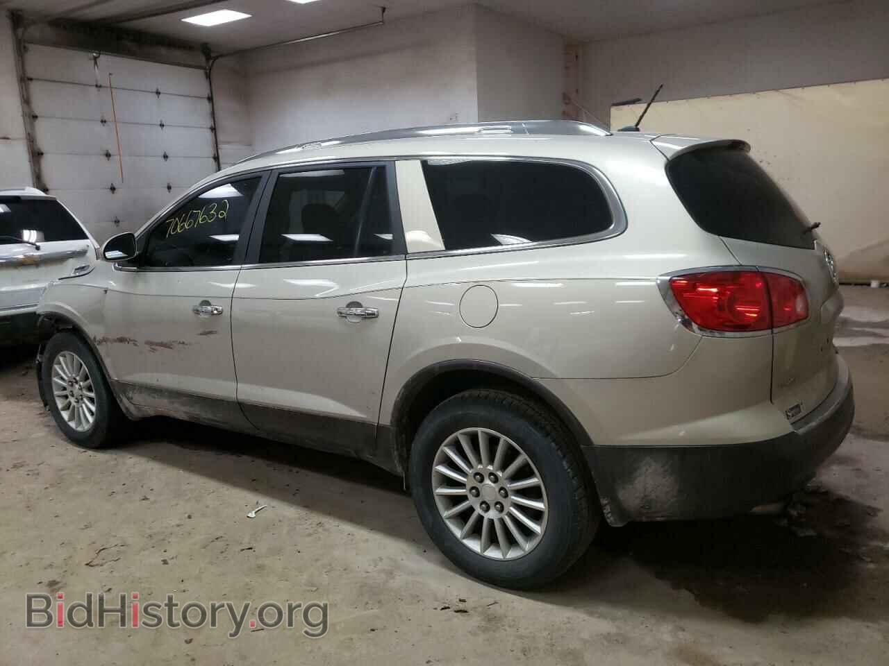 2011 BUICK ENCLAVE - VIN: 5GAKRAED6BJ141489 - Фото 2