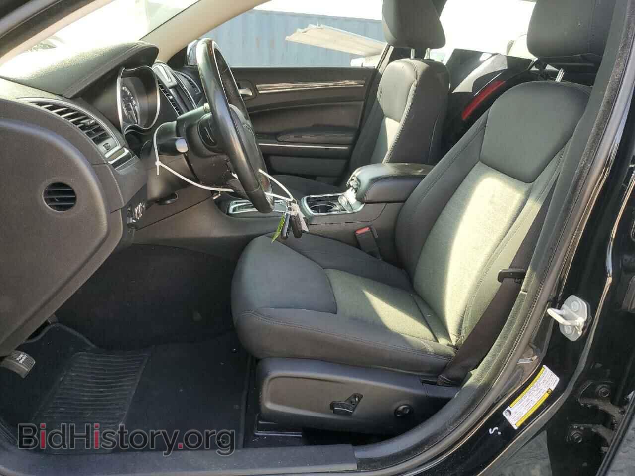 2019 CHRYSLER 300 - VIN: 2C3CCAAG4KH601887 - Фото 7