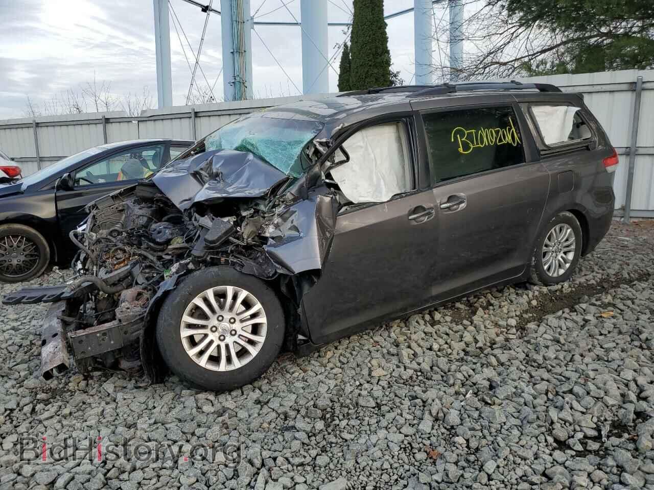 Photo 5TDYK3DC7BS168625 - TOYOTA SIENNA 2011