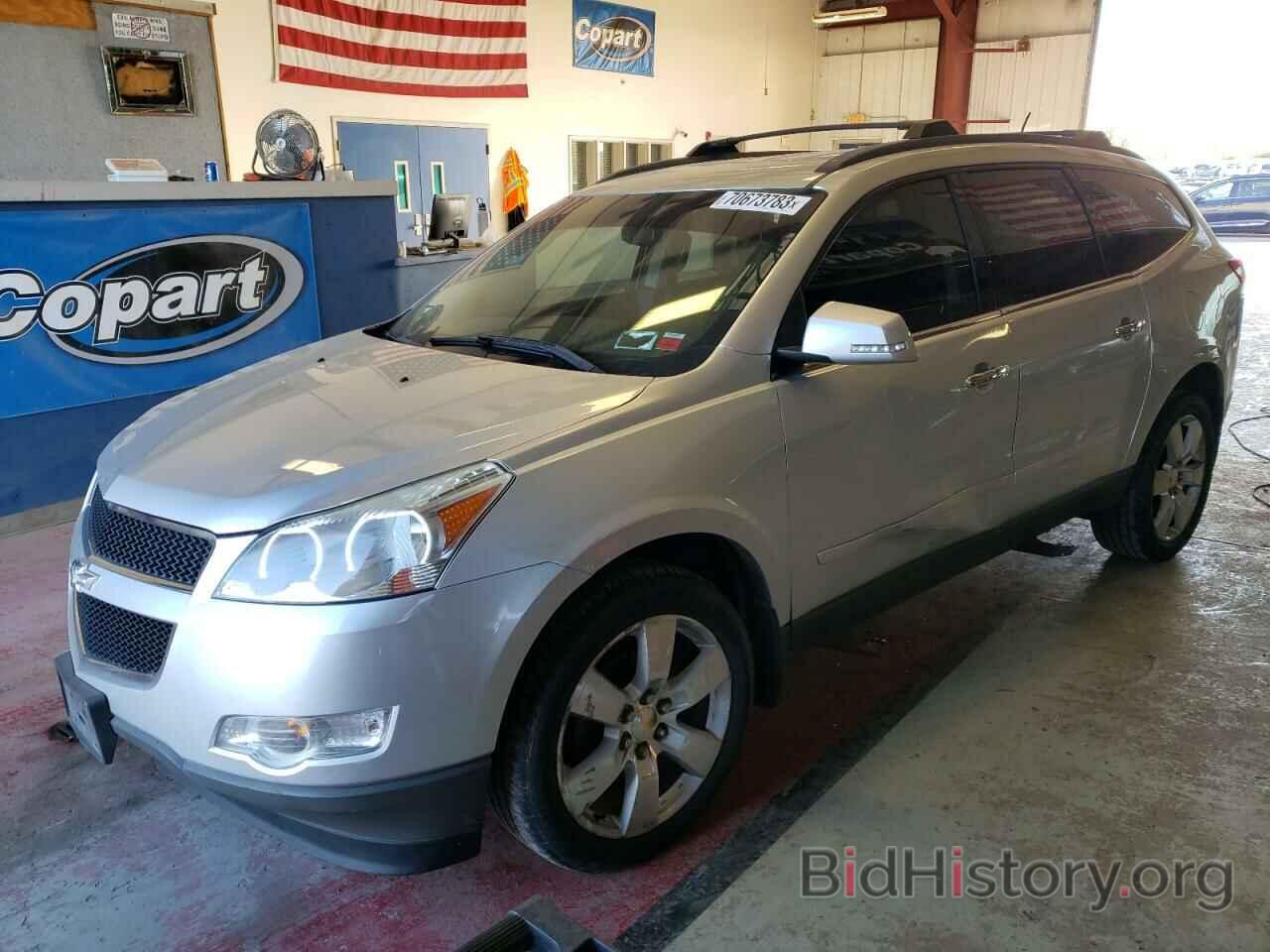 Photo 1GNKVGED2BJ419017 - CHEVROLET TRAVERSE 2011