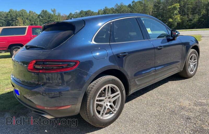 2017 Porsche MACAN (VIN WP1AA2A53HLB04188) — photo 4 of 10