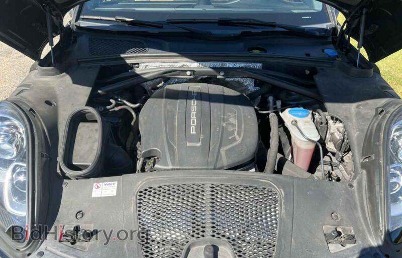 2017 Porsche MACAN (VIN WP1AA2A53HLB04188) — photo 7 of 10