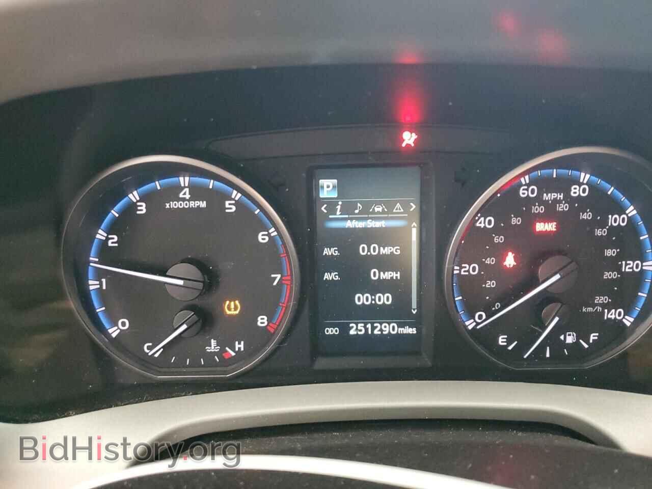 2017 TOYOTA RAV4 - VIN: 2T3RFREV0HW611765 - Фото 9