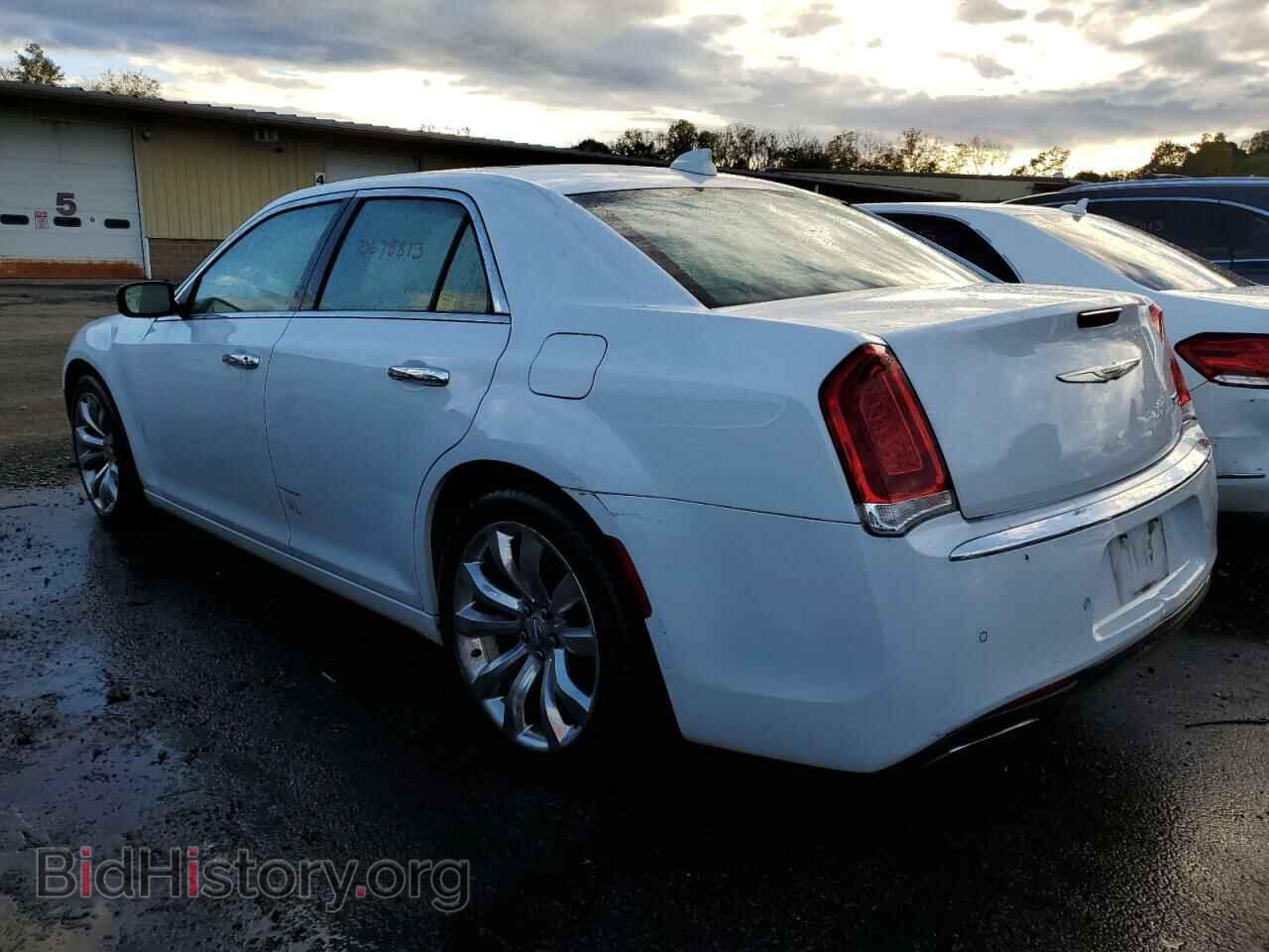 2017 CHRYSLER 300 - VIN: 2C3CCAET2HH603704 - Фото 2