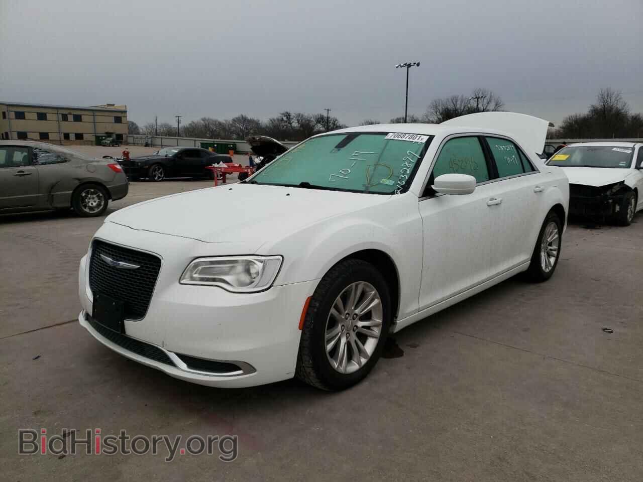 2017 CHRYSLER 300 - VIN: 2C3CCAAG9HH609945 - Фото 2