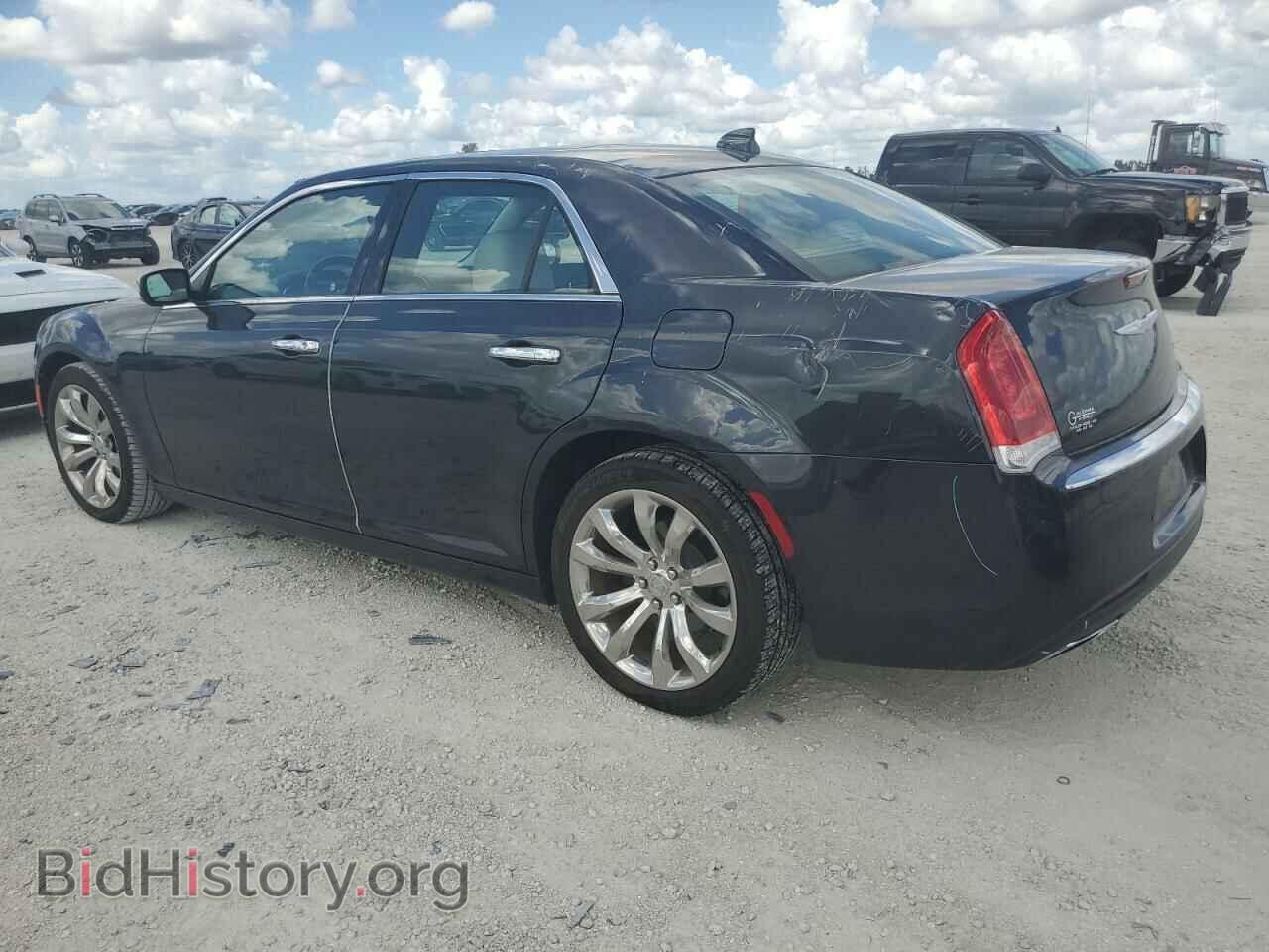 2017 CHRYSLER 300 - VIN: 2C3CCAEG9HH560997 - Фото 2
