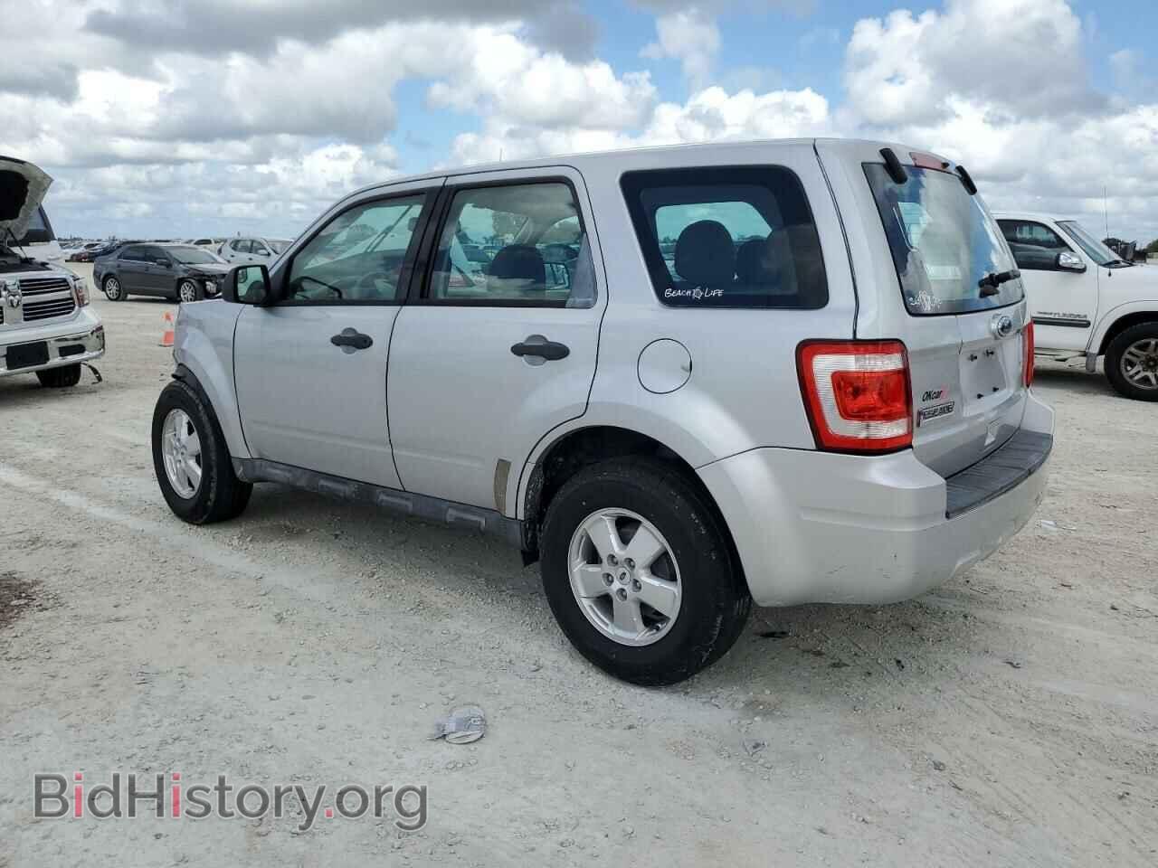 2011 FORD ESCAPE - VIN: 1FMCU0C70BKB85518 - Фото 2
