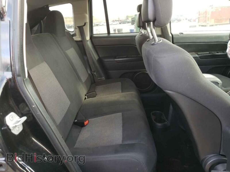 2011 Jeep COMPASS (VIN 1J4NT1FB6BD165875) — photo 6 of 10