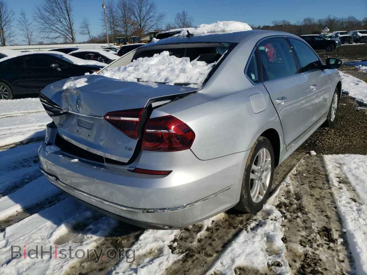 2017 VOLKSWAGEN PASSAT - VIN: 1VWAT7A3XHC072733 - Фото 4