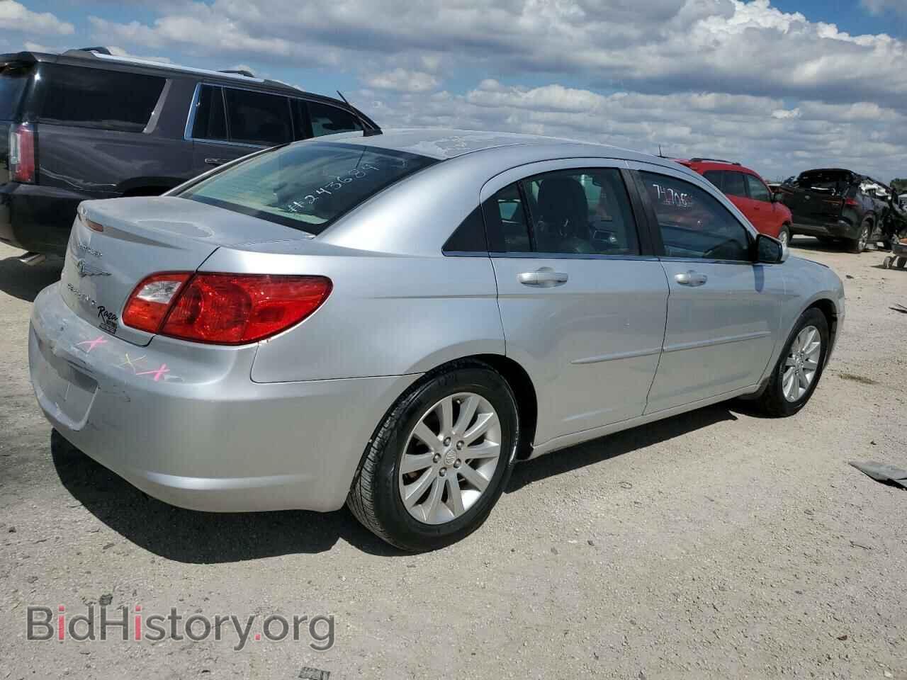 2010 CHRYSLER SEBRING - VIN: 1C3CC5FD6AN133382 - Фото 3