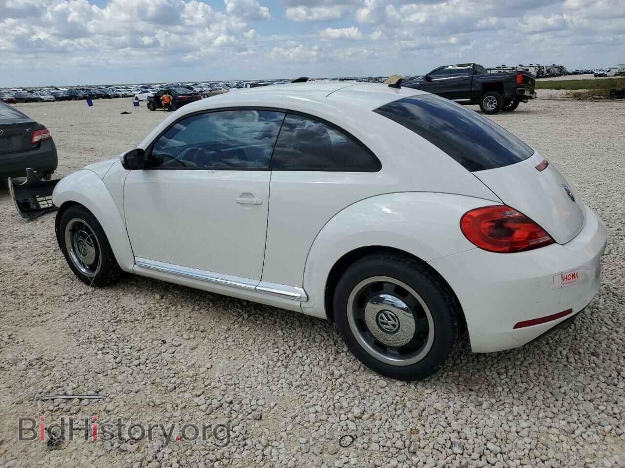 2013 VOLKSWAGEN BEETLE - VIN: 3VWJX7AT5DM601857 - Фото 2