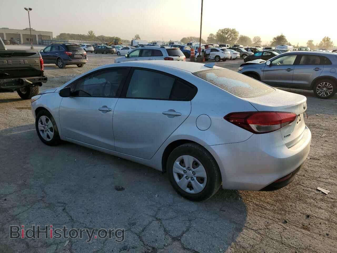 2018 KIA FORTE - VIN: 3KPFL4A78JE211587 - Фото 2