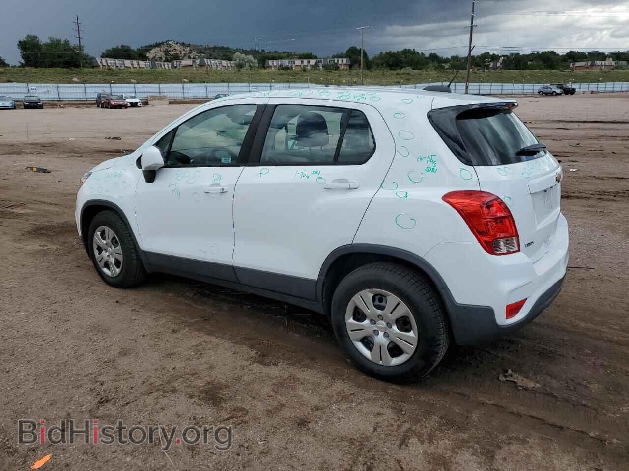 2017 CHEVROLET TRAX - VIN: KL7CJKSB1HB062962 - Фото 2