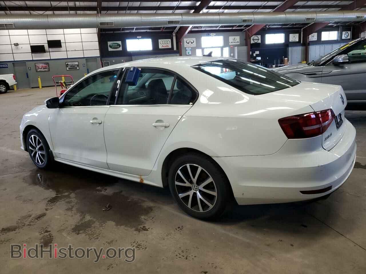 2017 VOLKSWAGEN JETTA - VIN: 3VWDB7AJ2HM201013 - Фото 2
