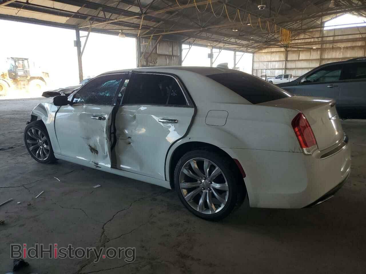 2018 CHRYSLER 300 - VIN: 2C3CCAEG1JH123341 - Фото 2