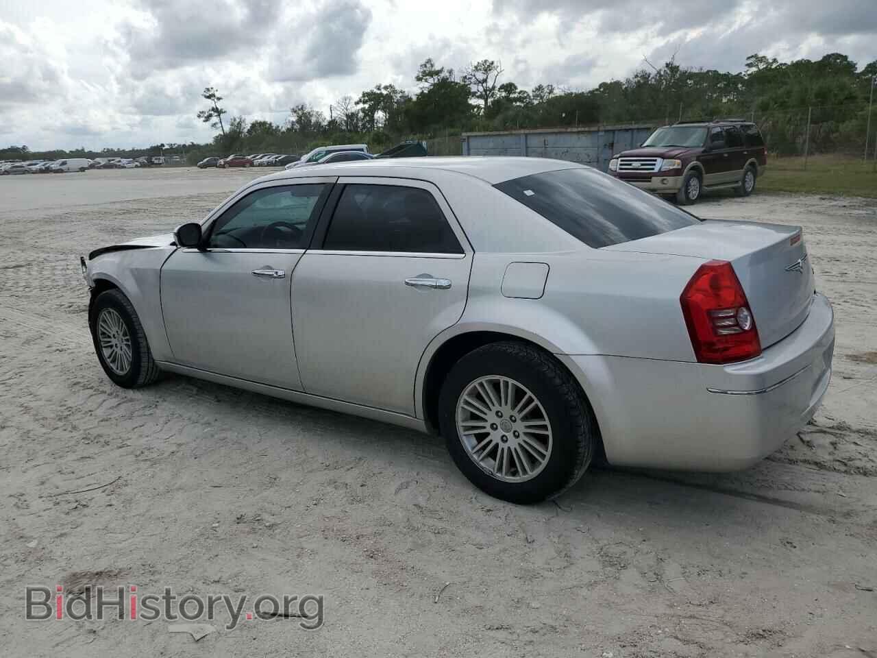 2010 CHRYSLER 300 - VIN: 2C3CA4CD9AH105590 - Фото 2