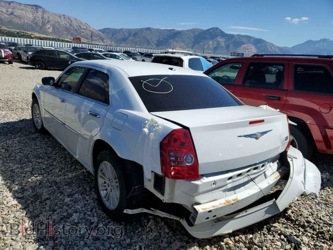 2010 CHRYSLER 300 - VIN: 2C3CA5CV5AH325856 - Фото 2