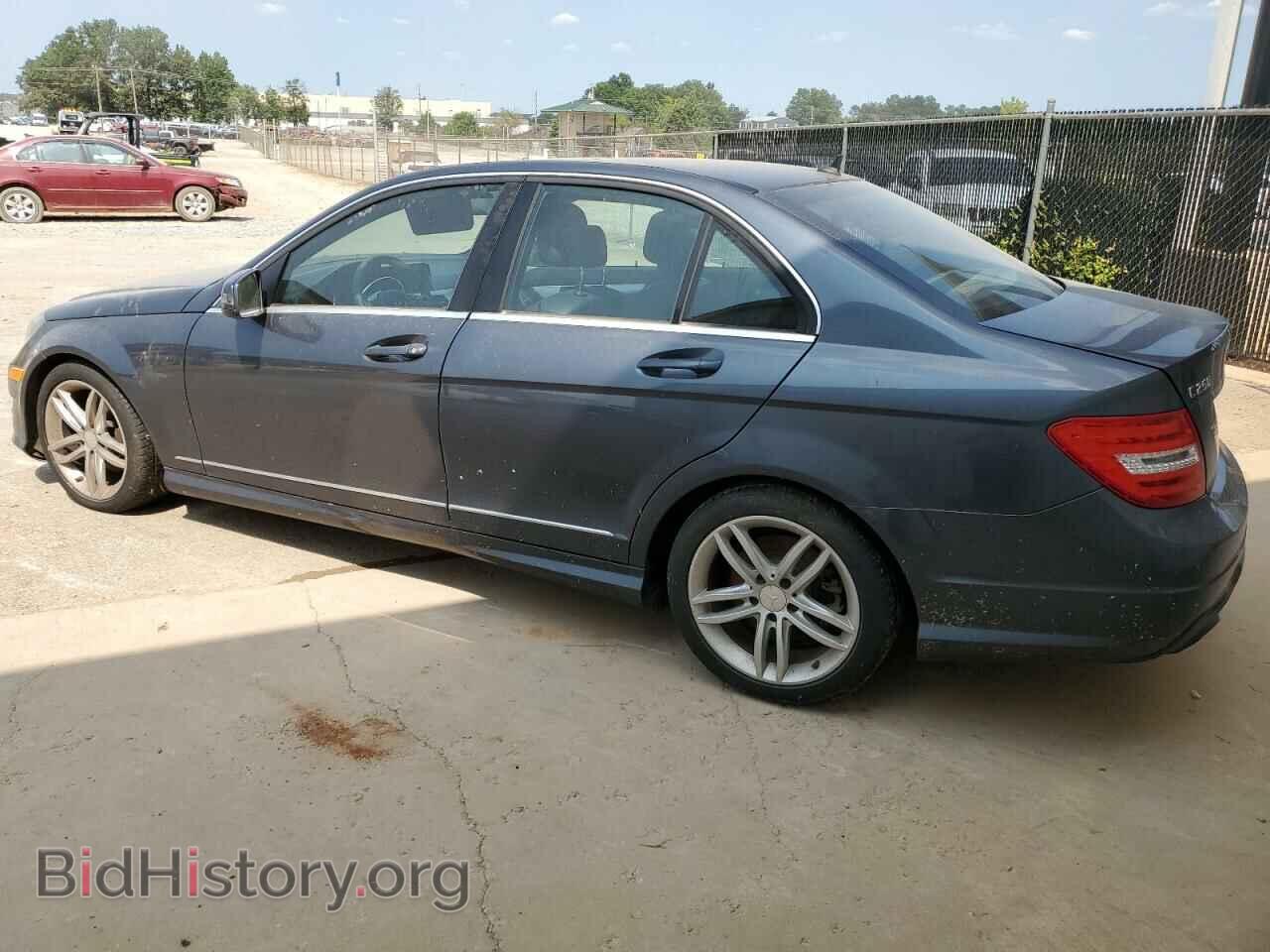 2013 MERCEDES-BENZ C-CLASS - VIN: WDDGF4HB9DA810131 - Фото 2