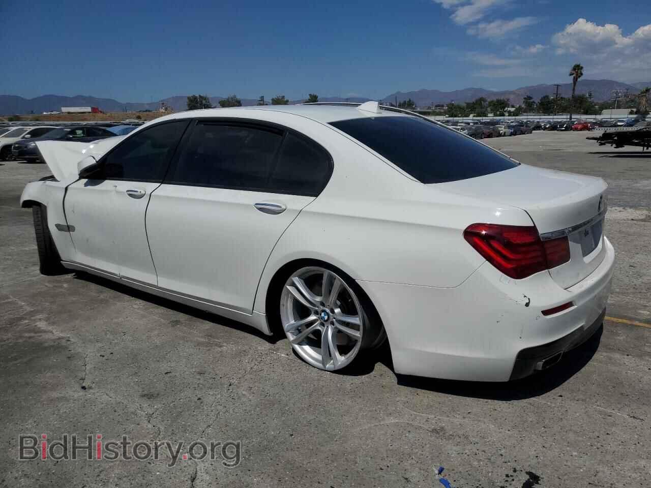 2014 BMW 7 SERIES - VIN: WBAYE8C59ED136411 - Фото 2