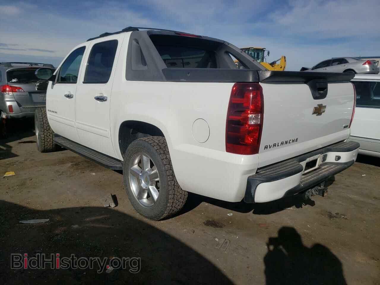 2011 CHEVROLET AVALANCHE - VIN: 3GNTKEE34BG369098 - Фото 2