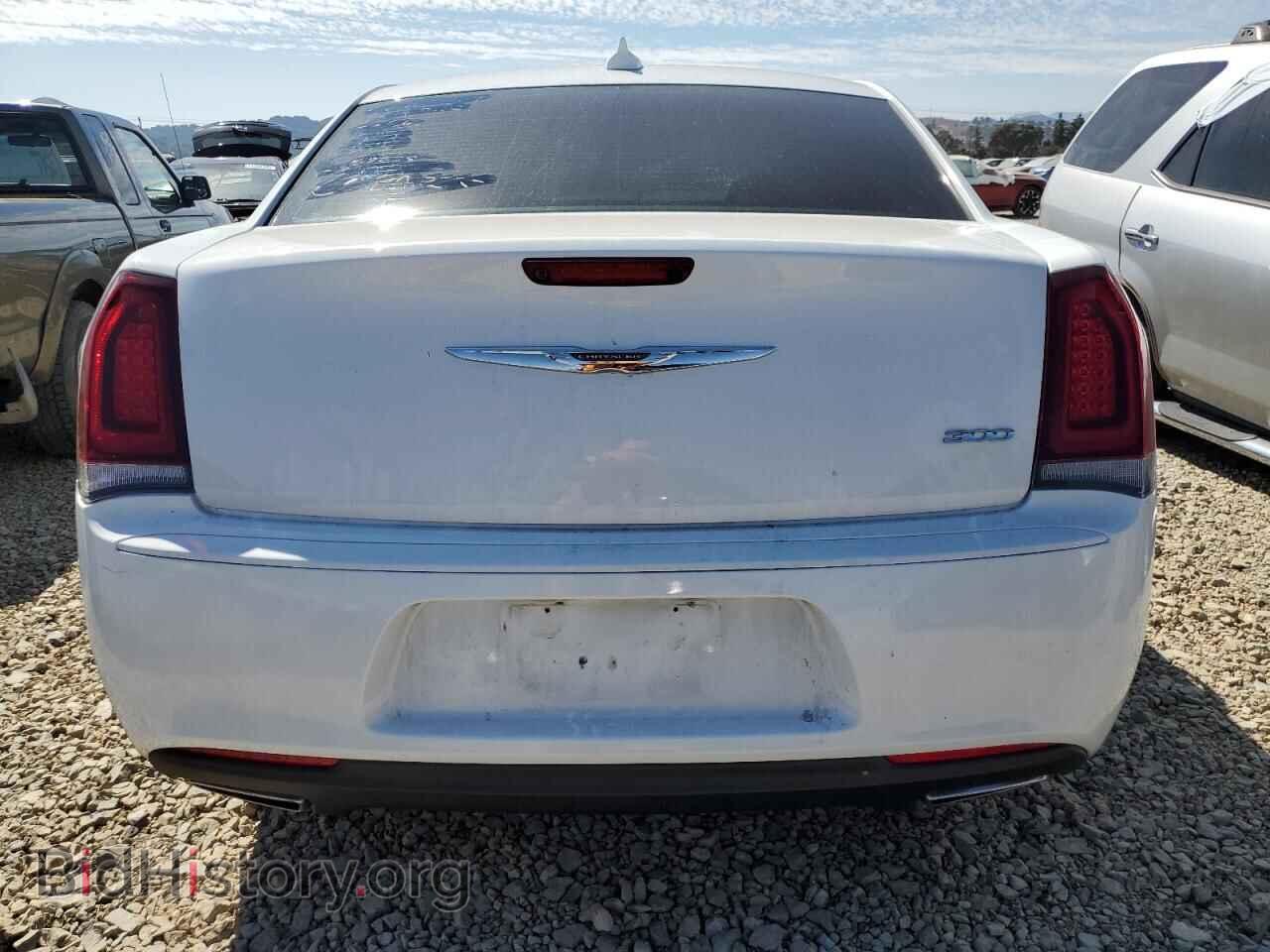 2018 CHRYSLER 300 - VIN: 2C3CCAAG4JH340453 - Фото 6