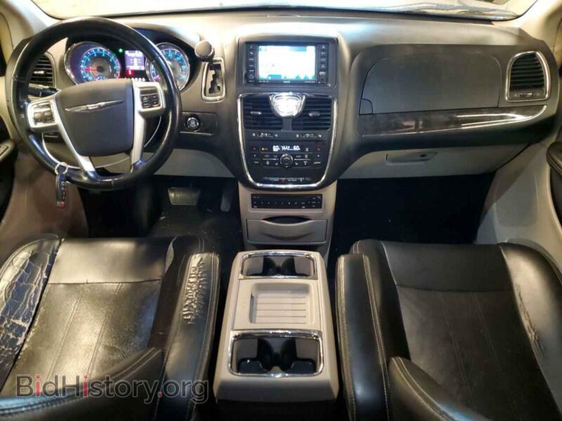 2011 Chrysler MINIVAN (VIN 2A4RR8DG7BR617935) — photo 8 of 13
