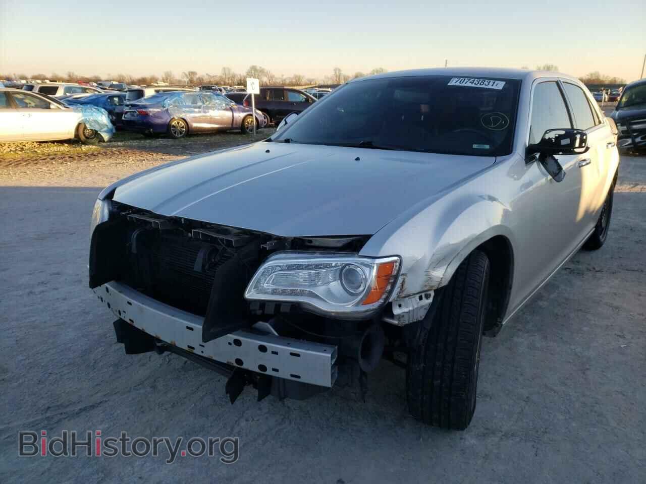2011 CHRYSLER 300 - VIN: 2C3CA5CG3BH613989 - Фото 2