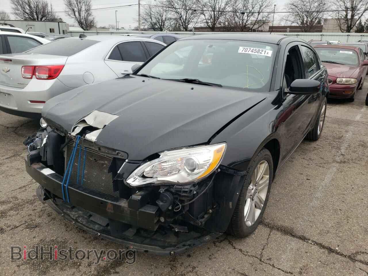 2011 CHRYSLER 200 - VIN: 1C3BC1FB1BN623409 - Фото 2