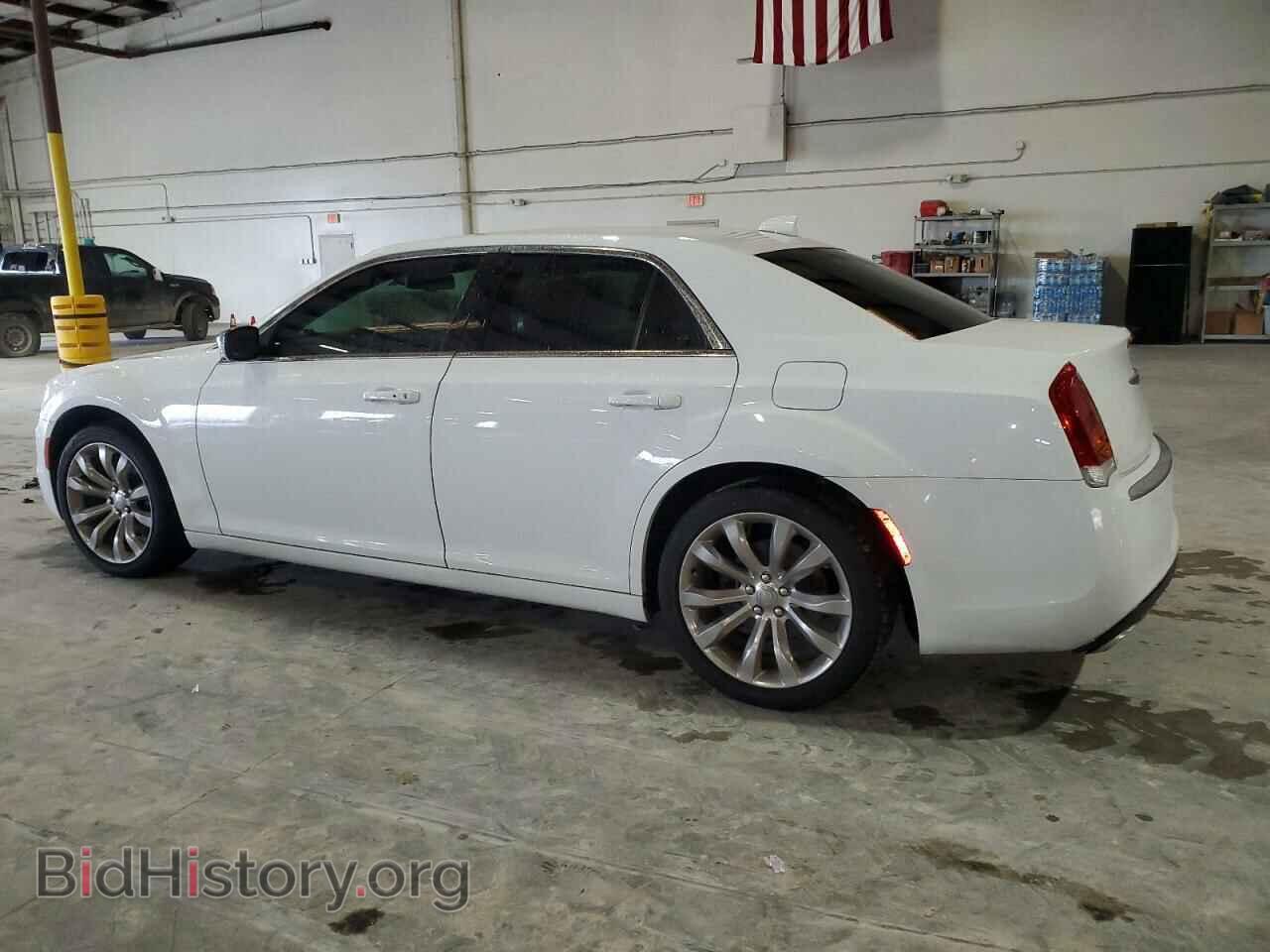 2019 CHRYSLER 300 - VIN: 2C3CCAAG8KH679198 - Фото 2