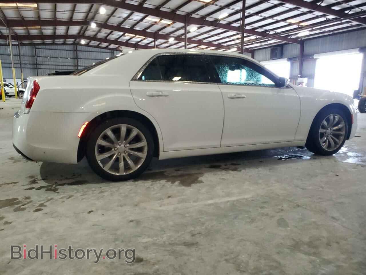 2019 CHRYSLER 300 - VIN: 2C3CCAAG8KH679198 - Фото 3