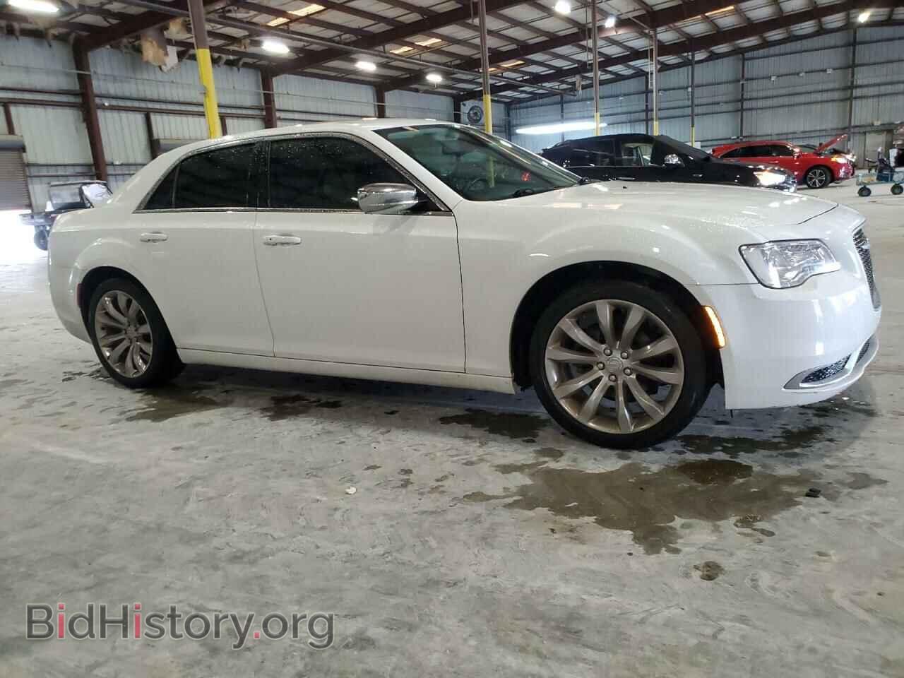 2019 CHRYSLER 300 - VIN: 2C3CCAAG8KH679198 - Фото 4